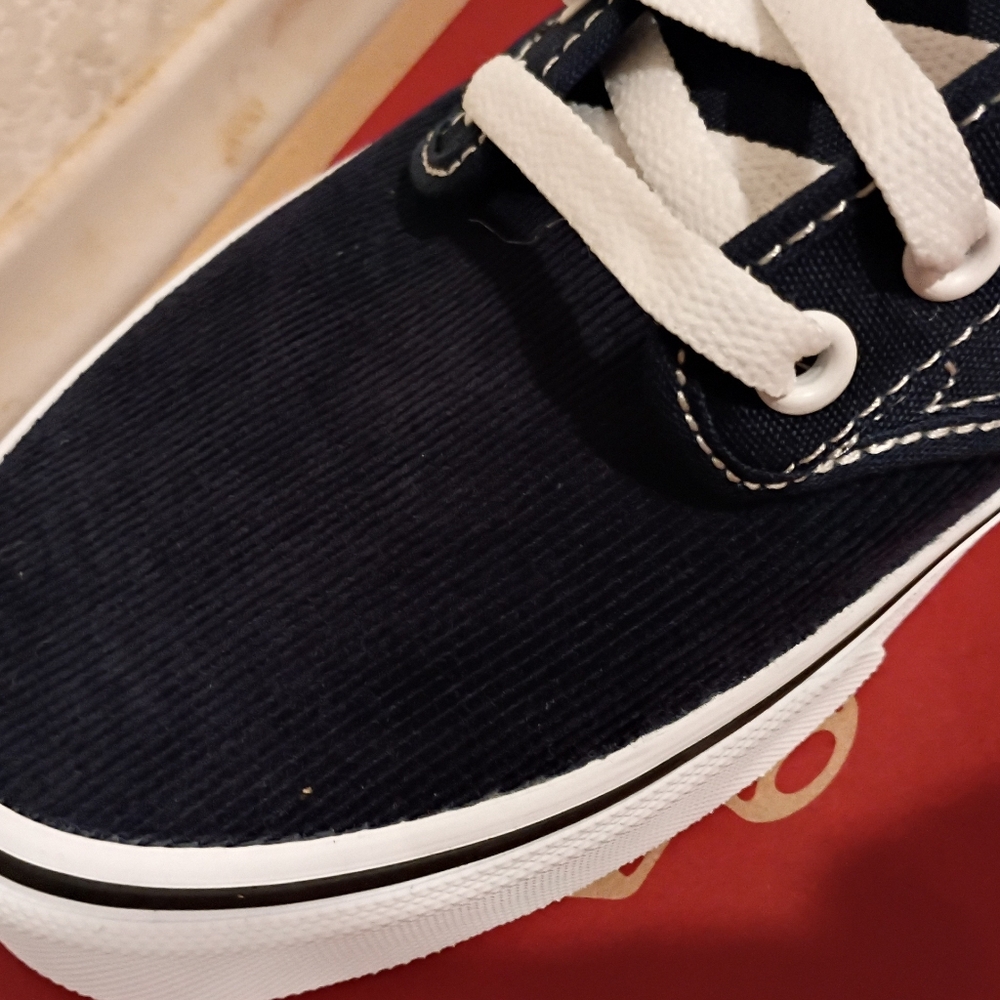 Vans - Picture 5 of 5